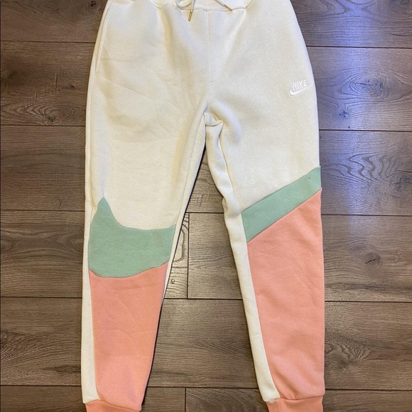 NIKE JOGGER SUIT - Picture 2 of 4